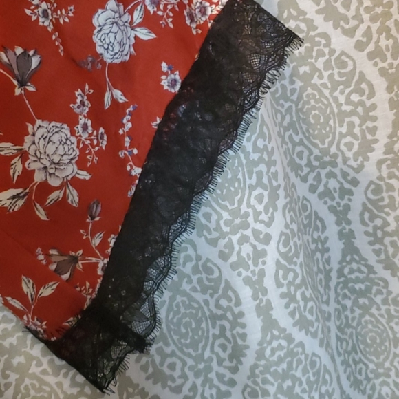 Floral crop bell sleeve top - Picture 3 of 3